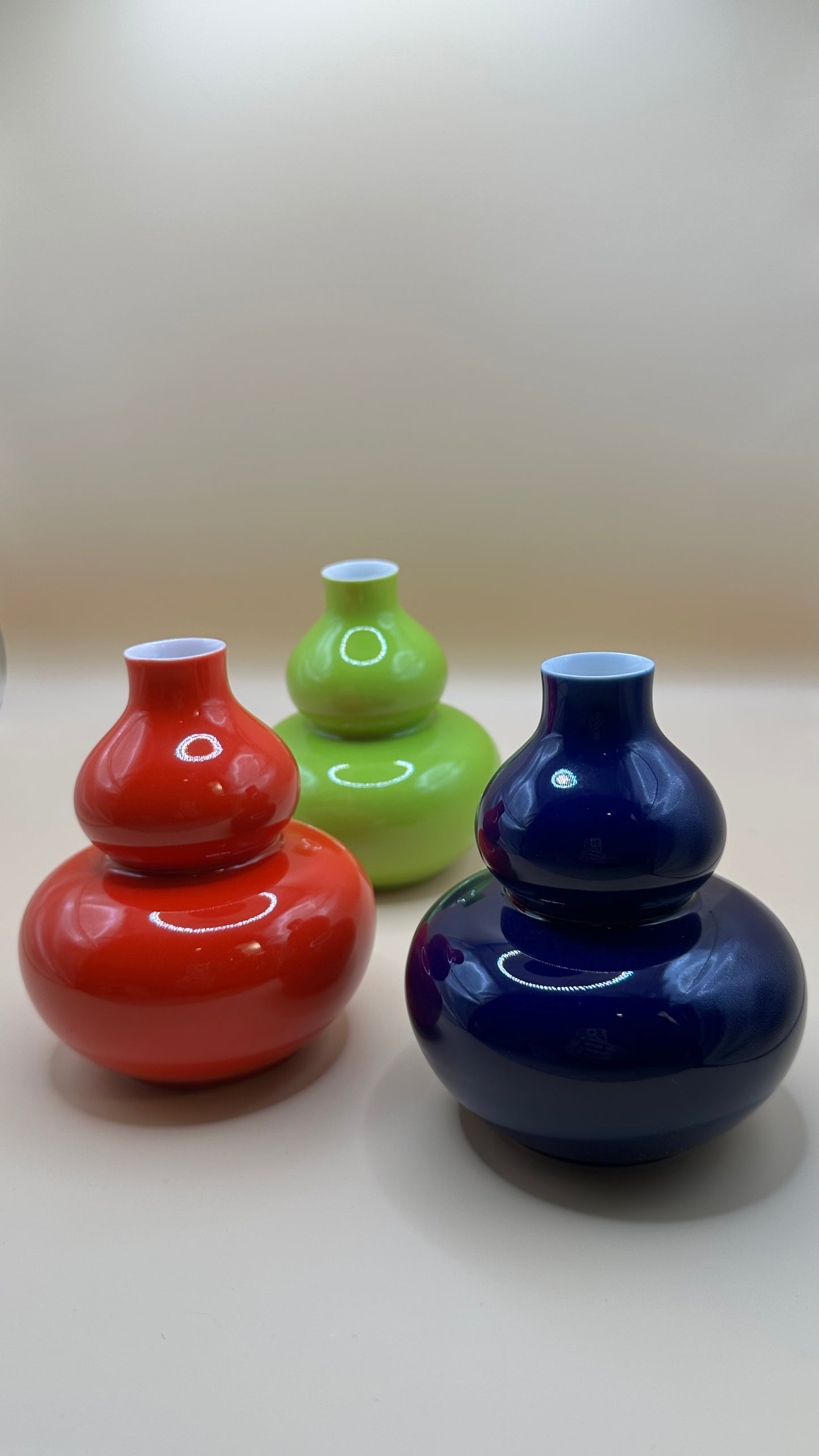 Glossy Porcelain Mini Gourd Vase