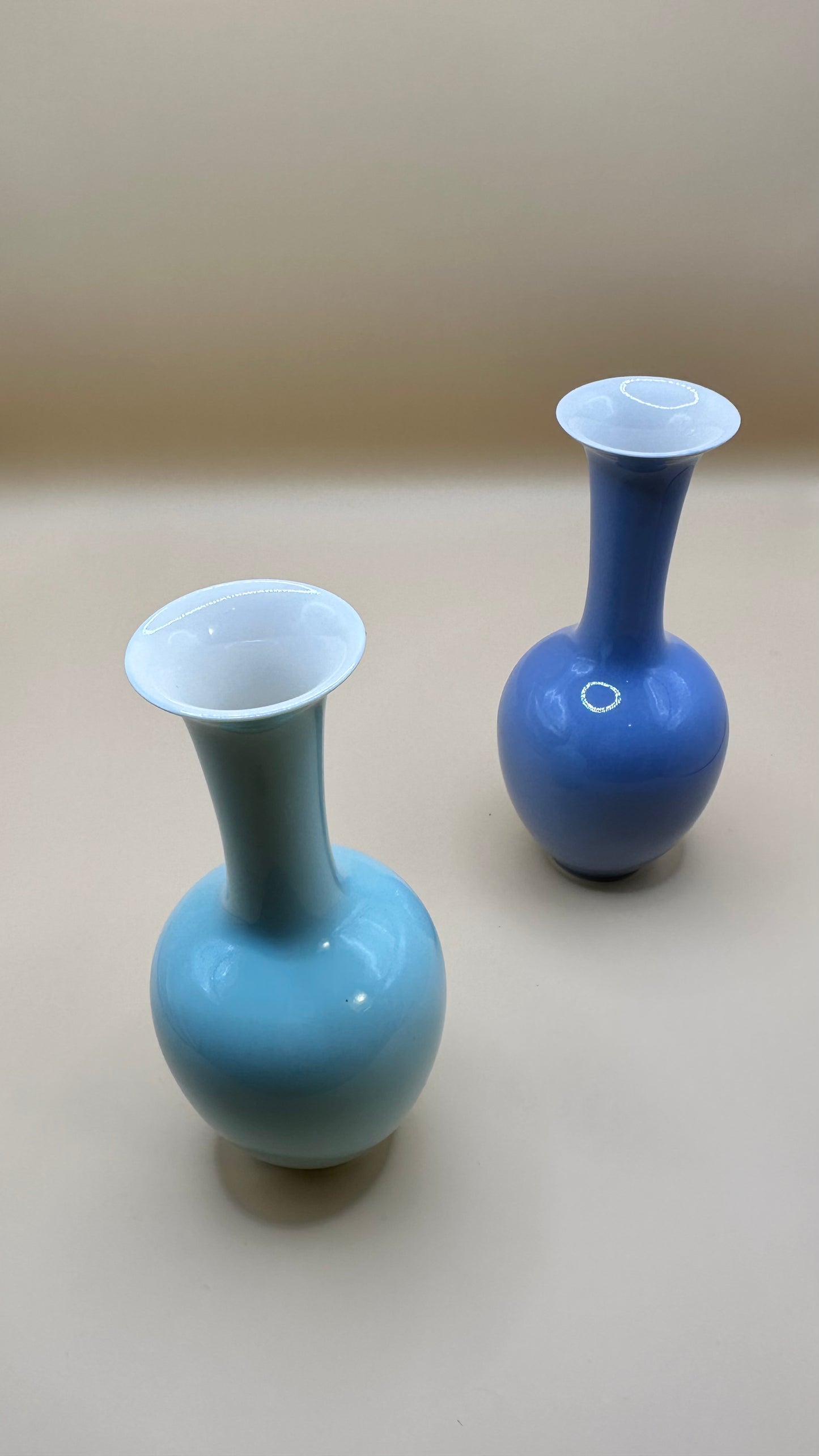 Glossy Porcelain Mini Lotus Vase